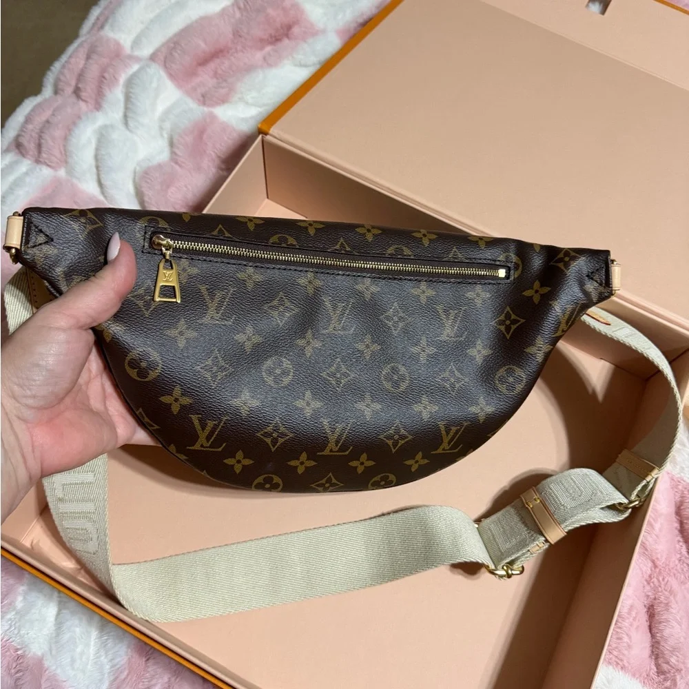 Louis Vuitton Brown and Tan Monogram High Rise Bumbag - Picture 5 of 10